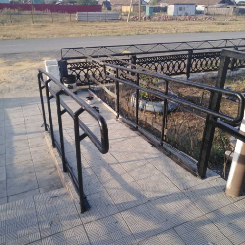 Кованные перила пандуса
